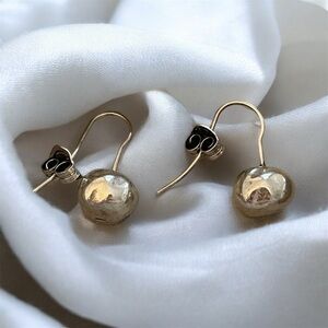 Uno de 50 ball drop earrings